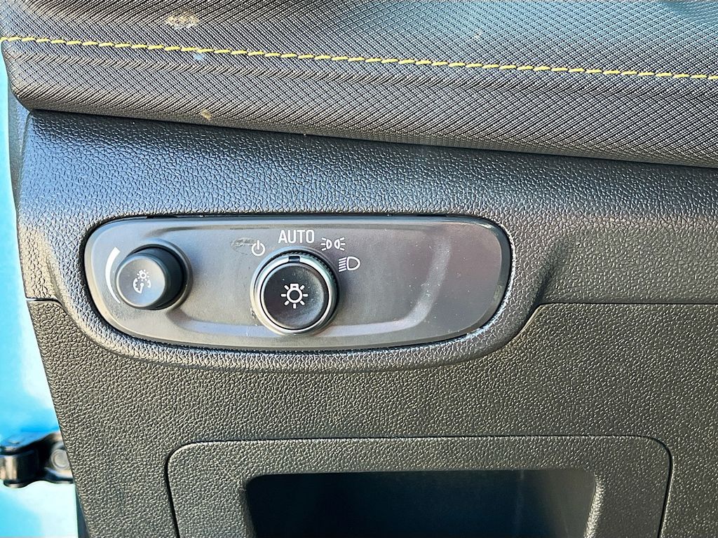 Used 2025 Blue Chevrolet ACTIV image 10