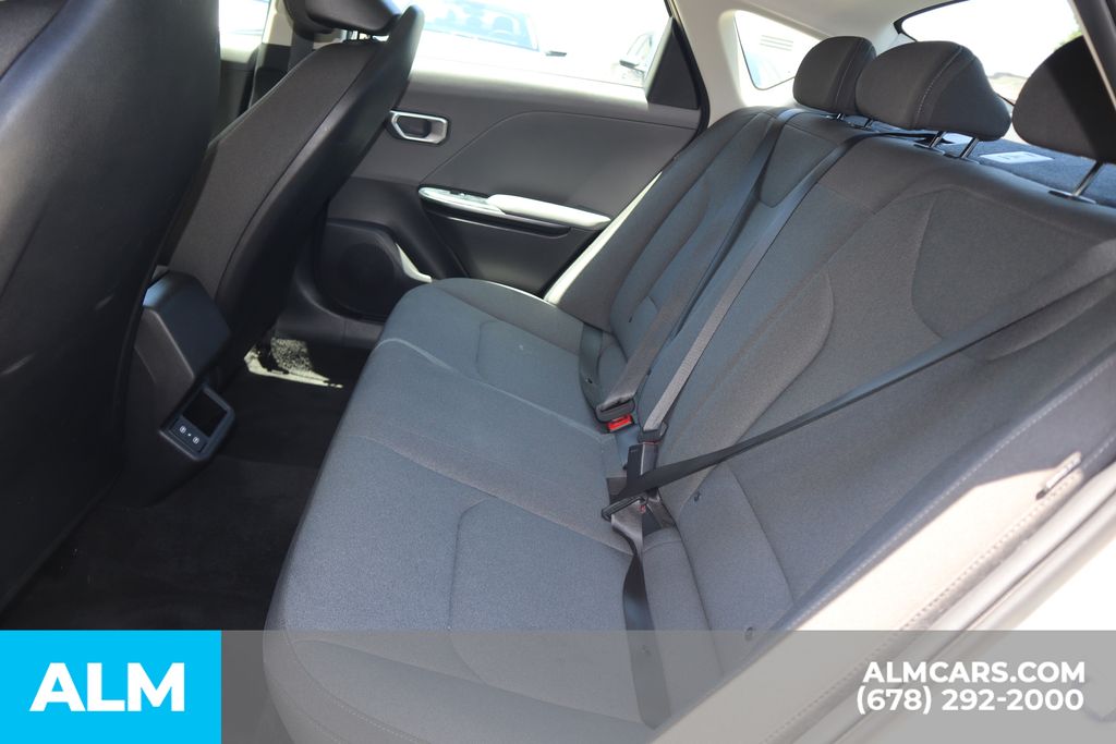 Used 2025 White Kia LXS image 17