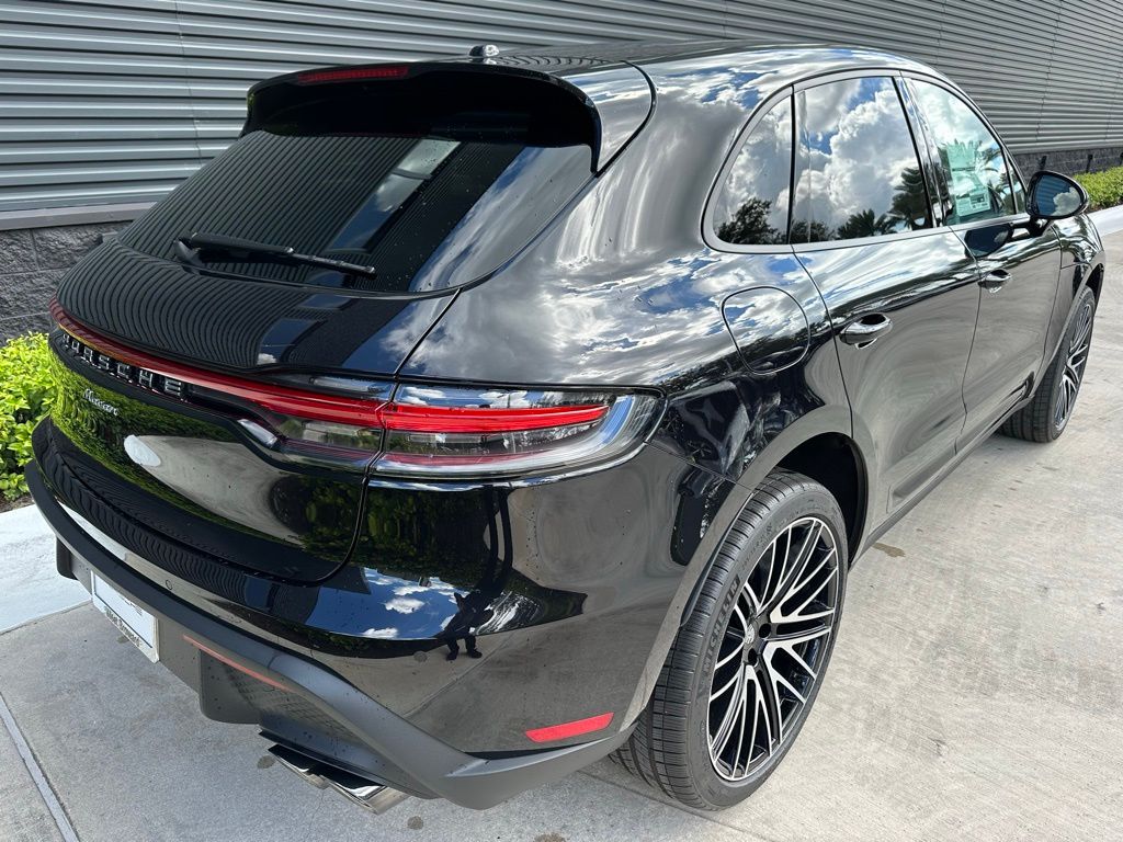 Thumbnail: 2026 Porsche Macan - 9
