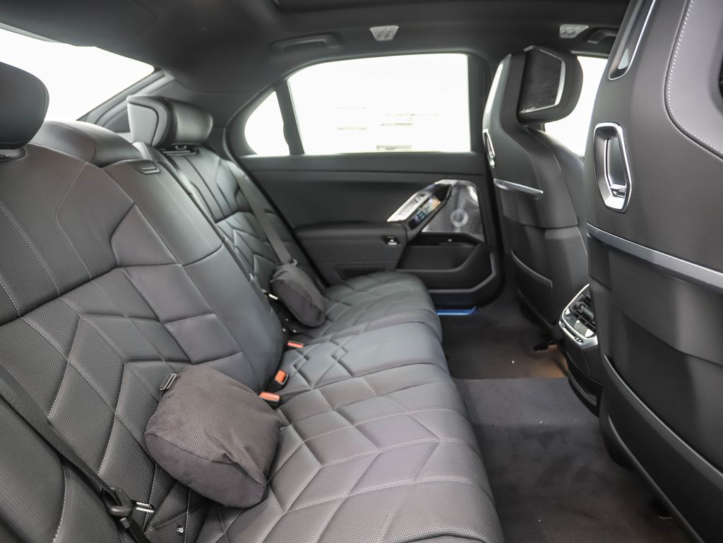 Thumbnail: 2025 BMW 7 Series - 28