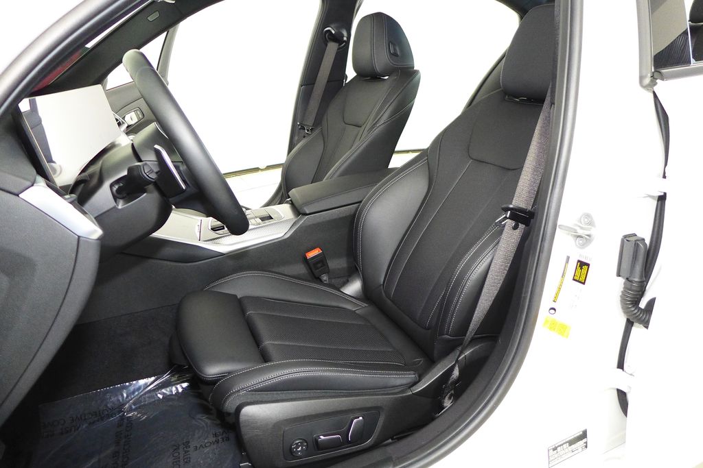 Thumbnail: 2024 BMW 3 Series - 23