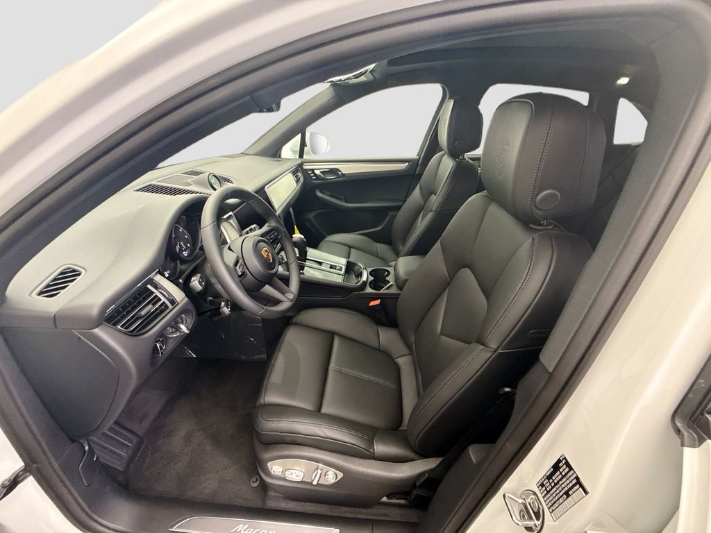 Thumbnail: 2026 Porsche Macan - 5