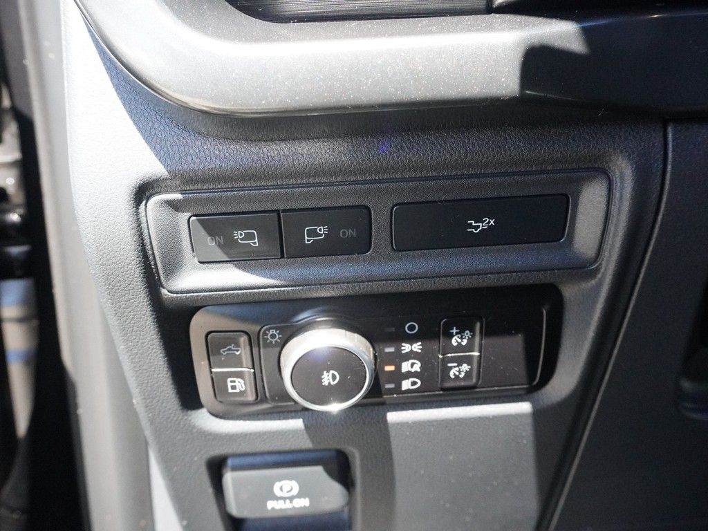 Used 2023 Black Ford XLT image 37