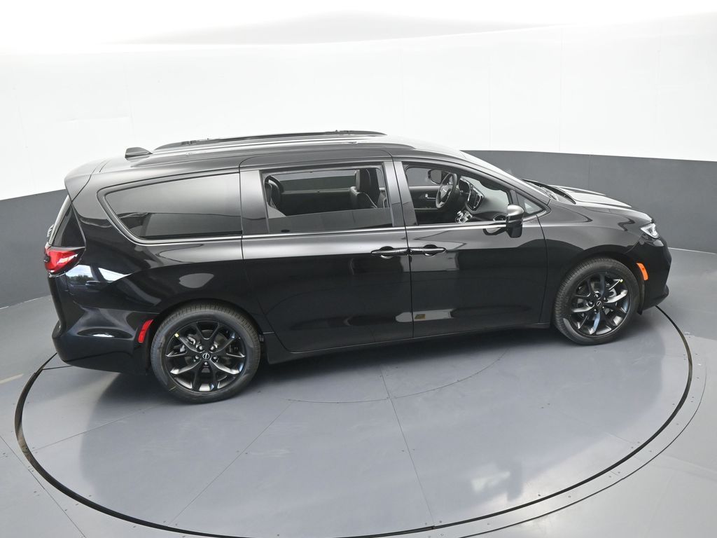 New 2026 Diamond Black Crystal Pearlcoat Chrysler Select image 52