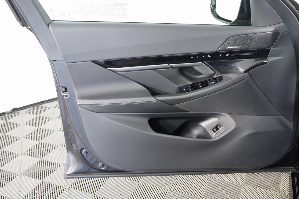 Thumbnail: 2026 BMW 5 Series - 12