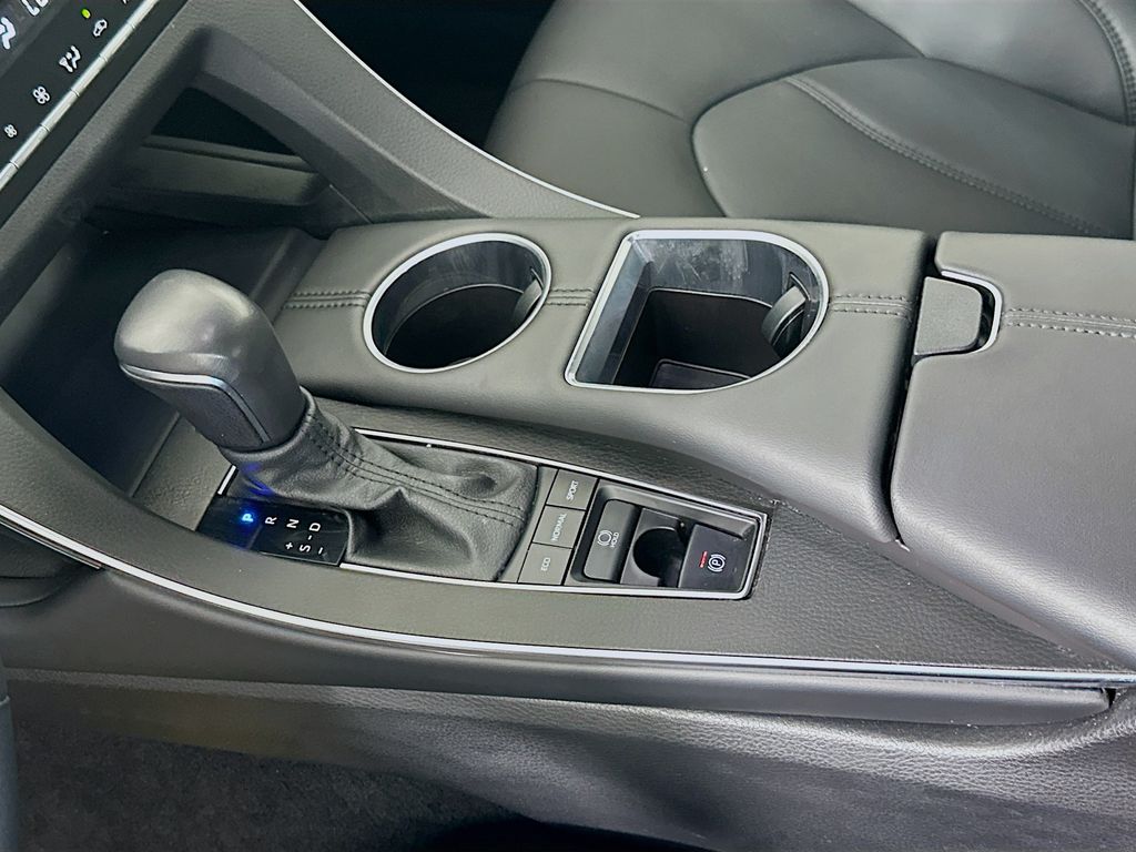 Thumbnail: 2022 Toyota Avalon - 16