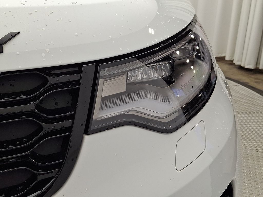 Thumbnail: 2025 Land Rover Discovery - 9