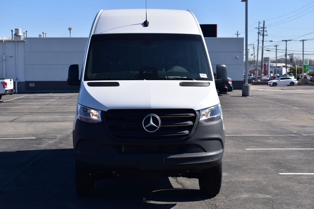 2025 Mercedes-Benz Sprinter 2500 8