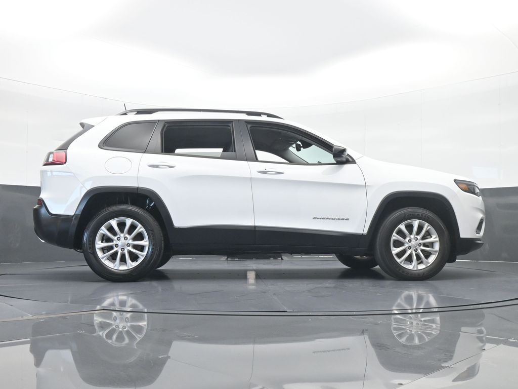 Used 2022 Bright White Clearcoat Jeep Latitude Lux image 64