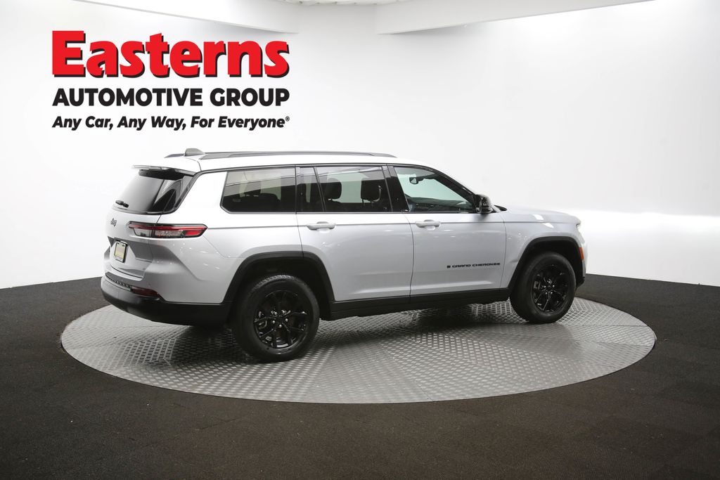 Used 2024 Silver Jeep Altitude image 42