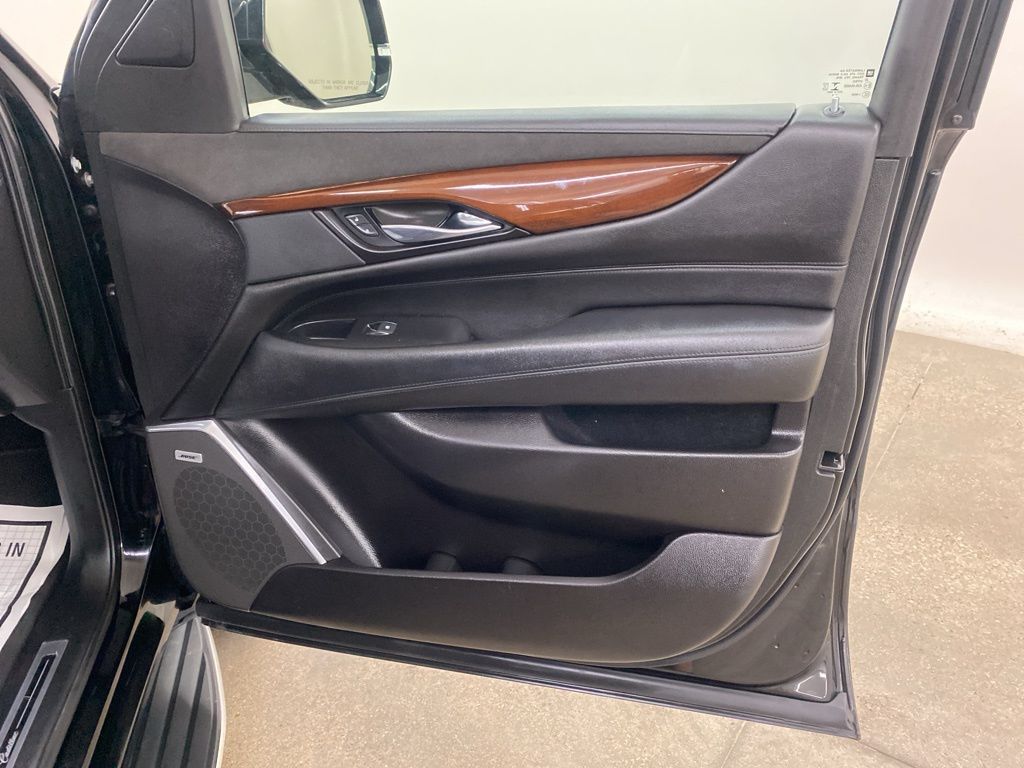 2020 Cadillac Escalade Luxury photo