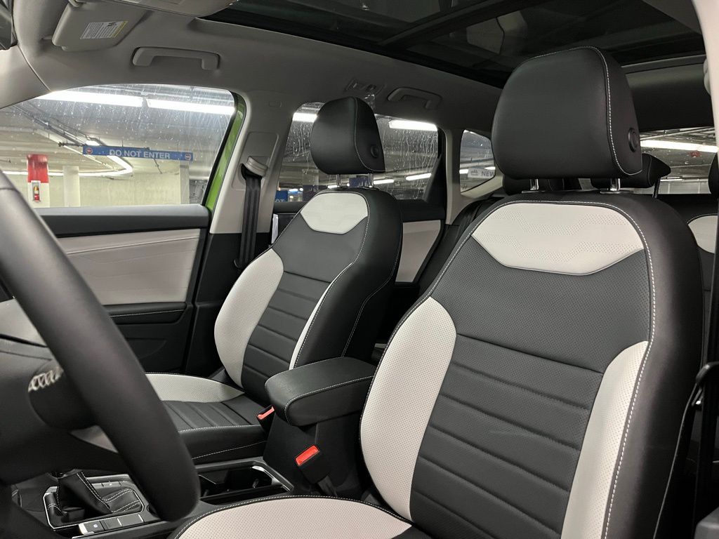 2025 Volkswagen Taos SEL - Photo 19