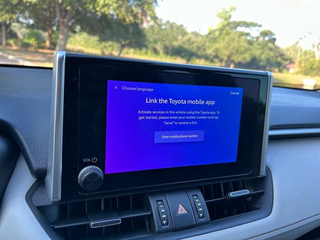 2023 Toyota RAV4 XLE Premium 24