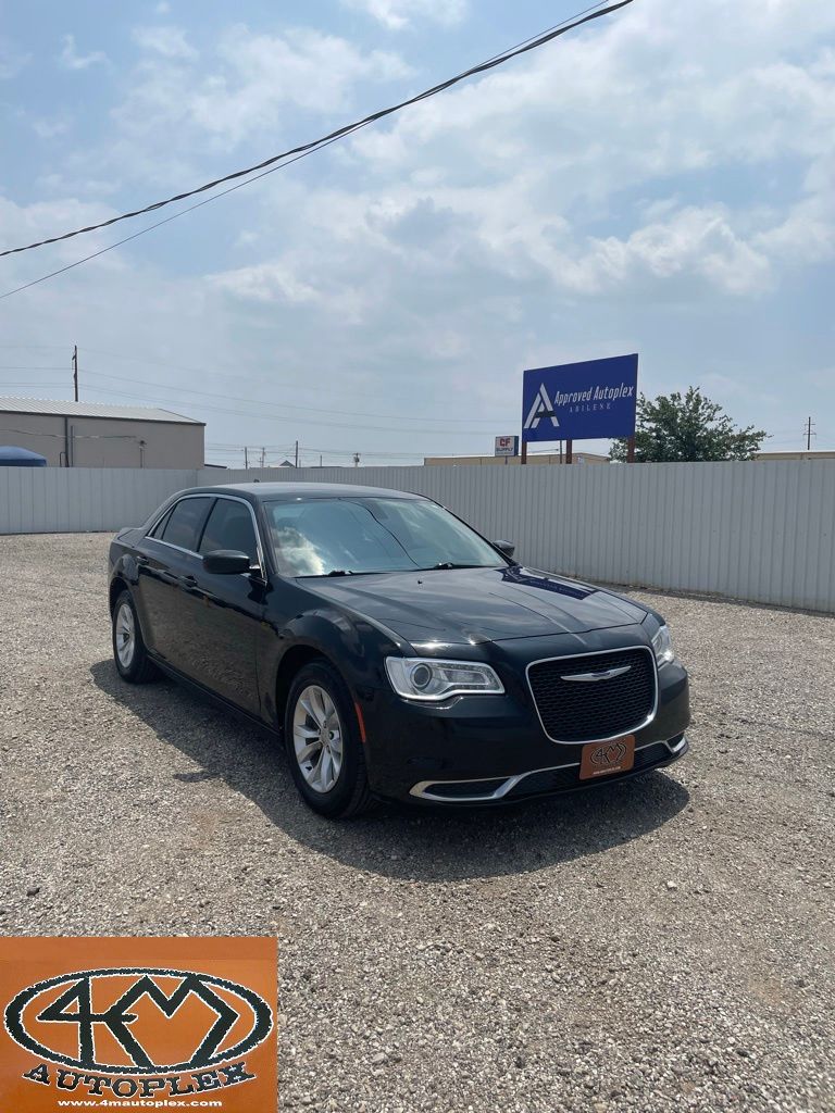 Gloss Black 2018 Chrysler 300 Touring RWD Sedan Rear-Wheel Drive 8-Speed Automatic