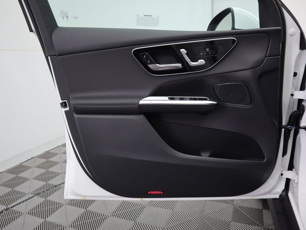 Thumbnail: 2025 Mercedes-Benz GLC - 24