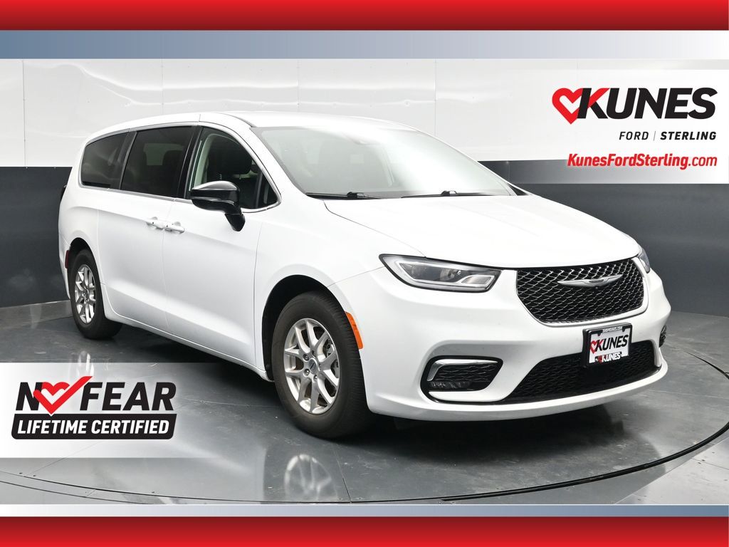Bright White Clearcoat 2024 Chrysler Pacifica Minivan Front-Wheel Drive 9-Speed Automatic