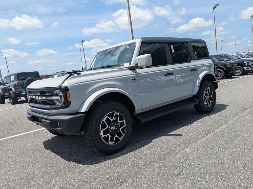 2026 Ford Bronco Outer Banks