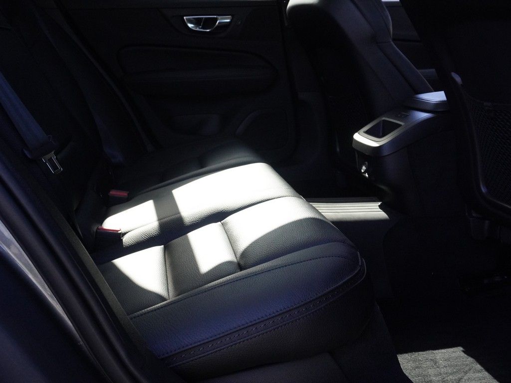 Used 2020 Gray Volvo T5 image 32