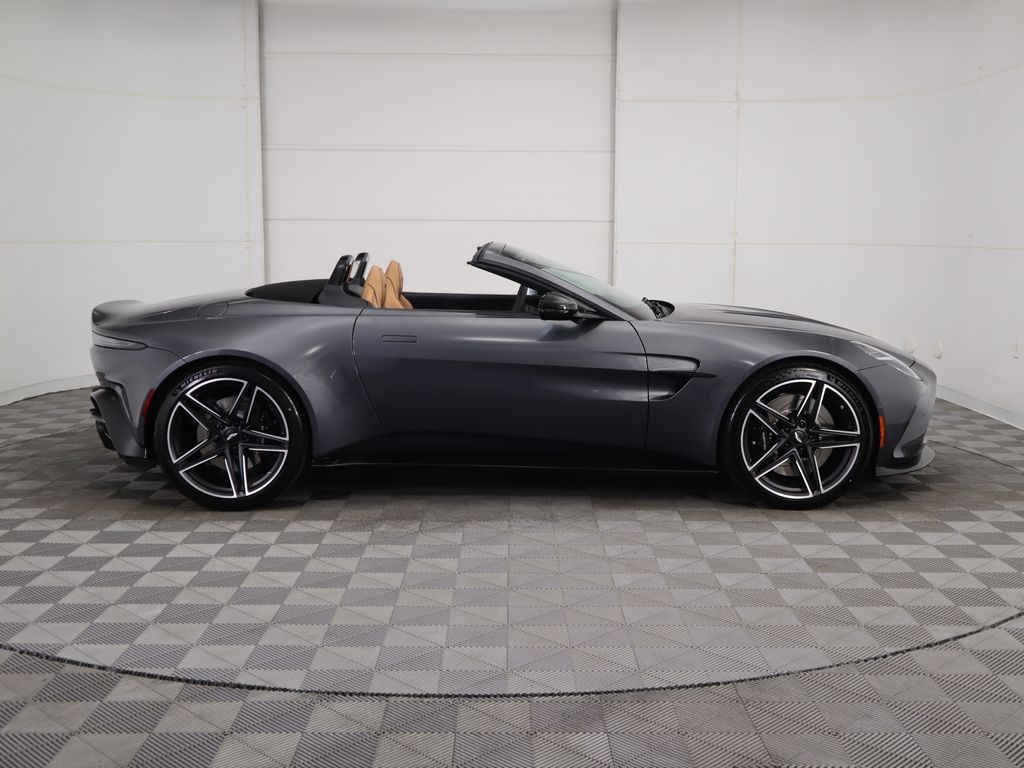 Thumbnail: 2026 Aston Martin Vantage - 4