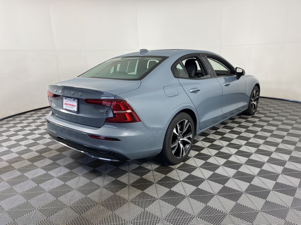 Thumbnail: 2024 Volvo S60 - 15