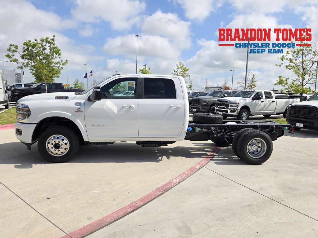 Bright White Clearcoat 2026 RAM 3500 Chassis Pickup Truck Four-Wheel Drive 8-Speed Automatic