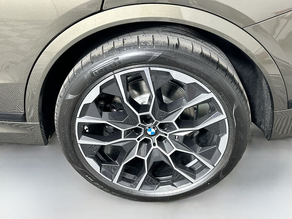 Thumbnail: 2026 BMW X7 - 23