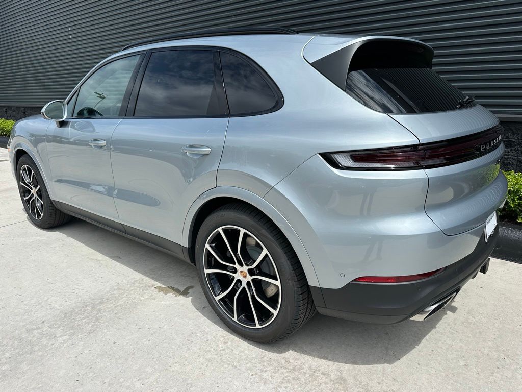 Thumbnail: 2026 Porsche Cayenne - 3