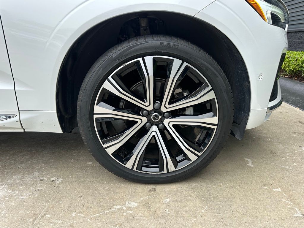 Thumbnail: 2023 Volvo XC60 - 15