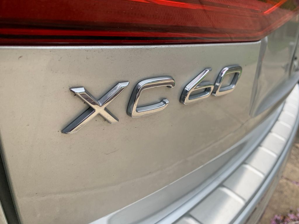 Thumbnail: 2021 Volvo XC60 - 10