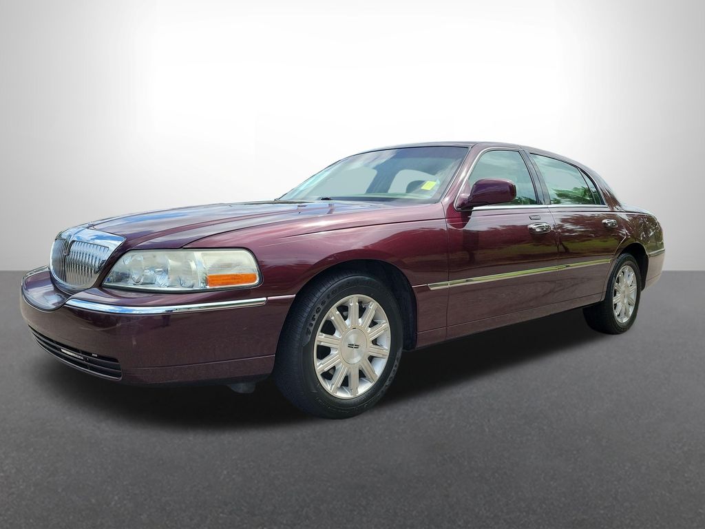 Dark Cherry Clearcoat Metallic 2008 Lincoln Town Car Sedan Rear-Wheel Drive 4-Speed Automatic Overdrive