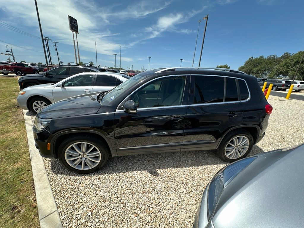 Thumbnail: 2016 Volkswagen Tiguan - 2