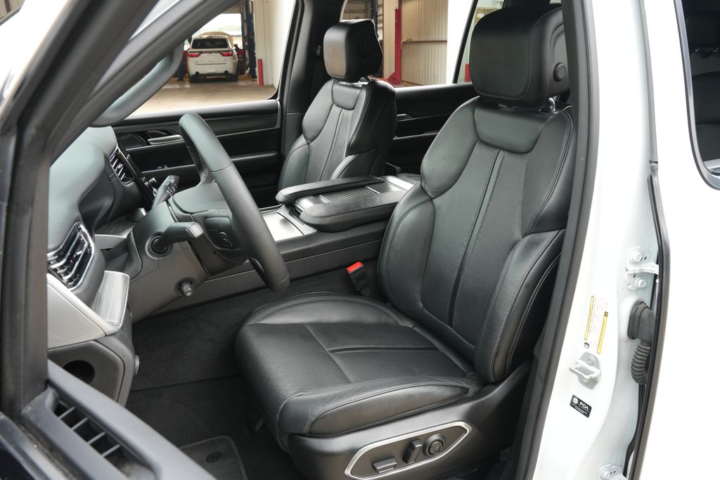 2024 Jeep Wagoneer Series III White at River Oaks CDJR