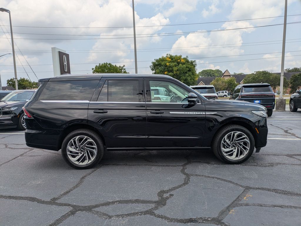 2027 Lincoln Navigator Reserve