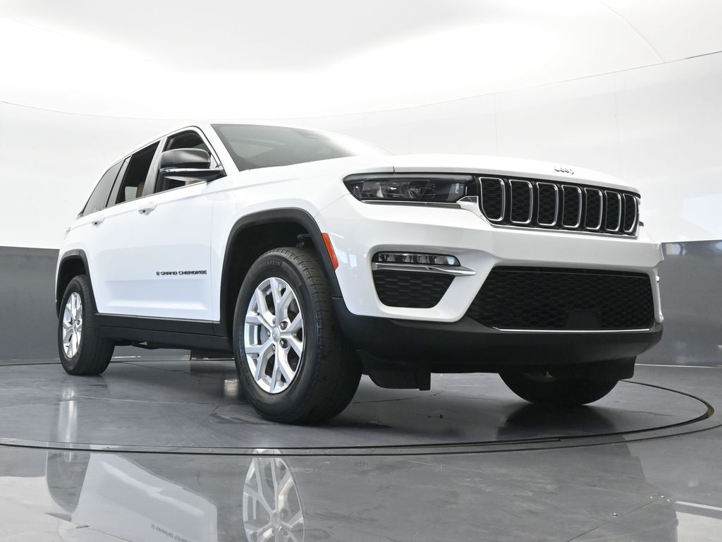 Used 2023 Bright White Clearcoat Jeep Limited image 67