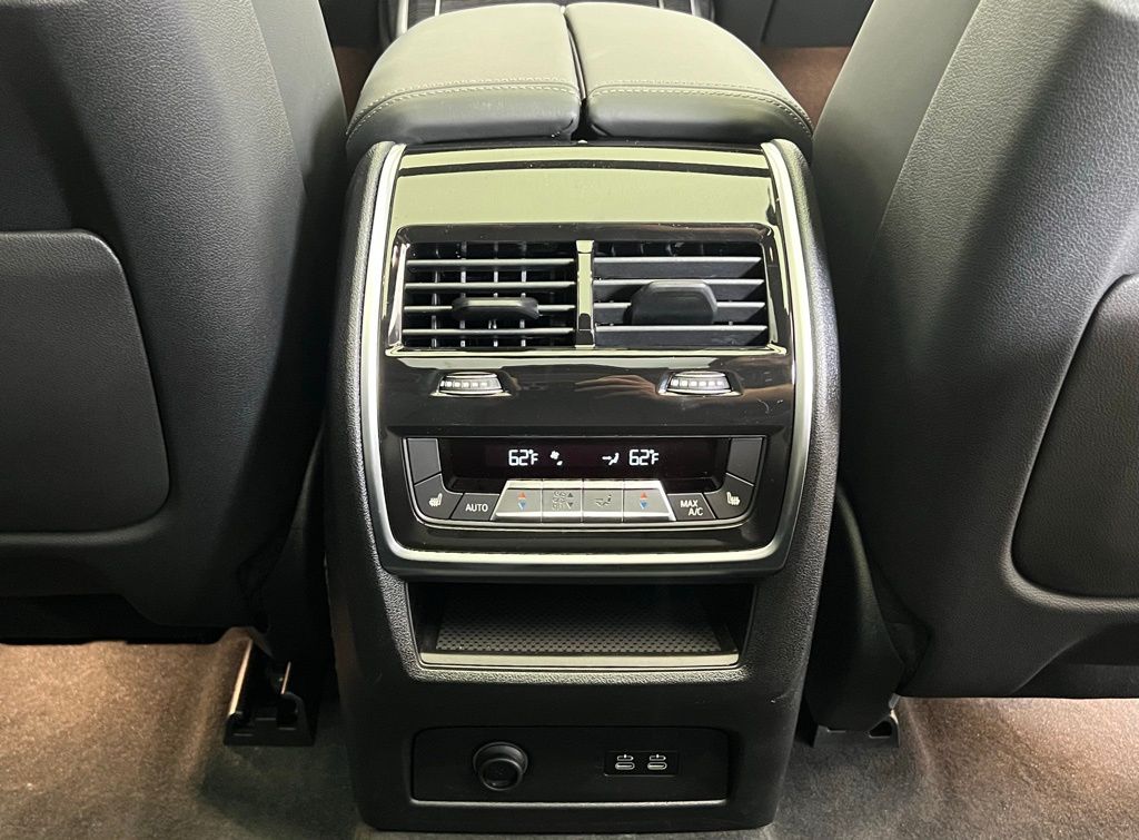 Thumbnail: 2025 BMW X7 - 11