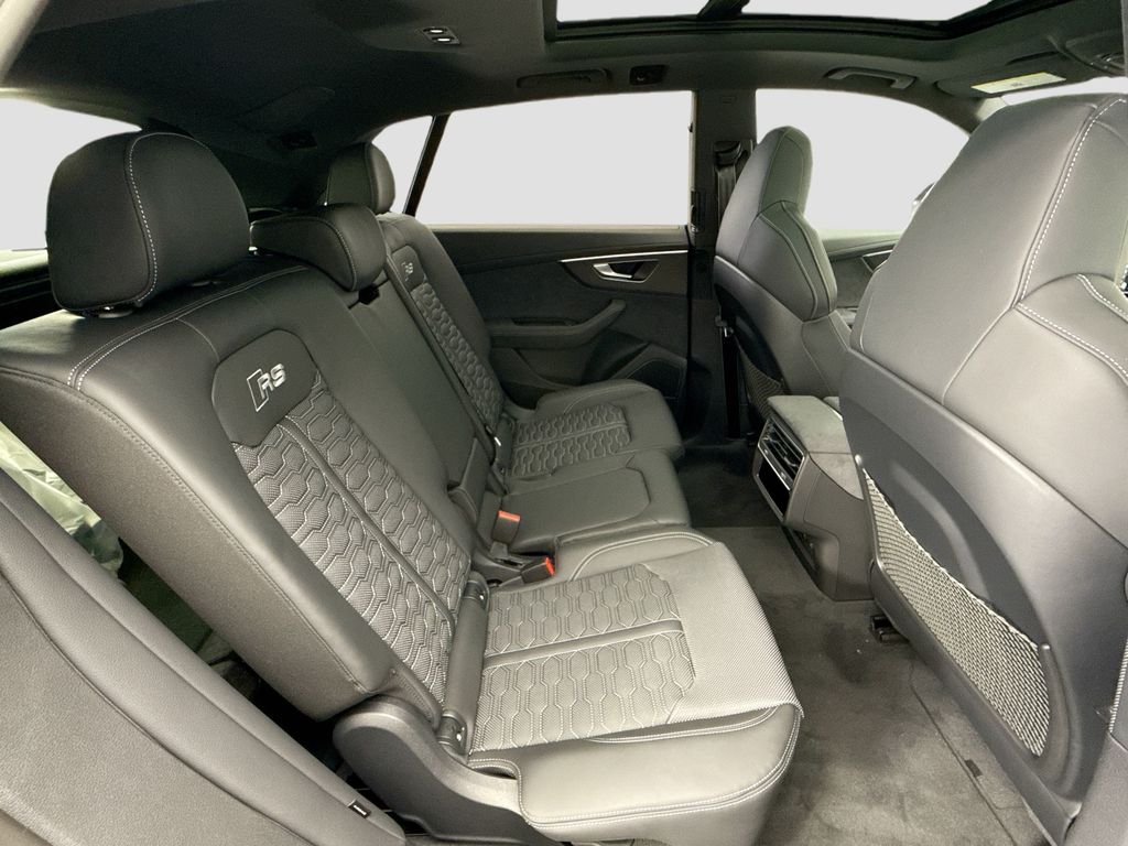 Thumbnail: 2026 Audi RS Q8 - 22