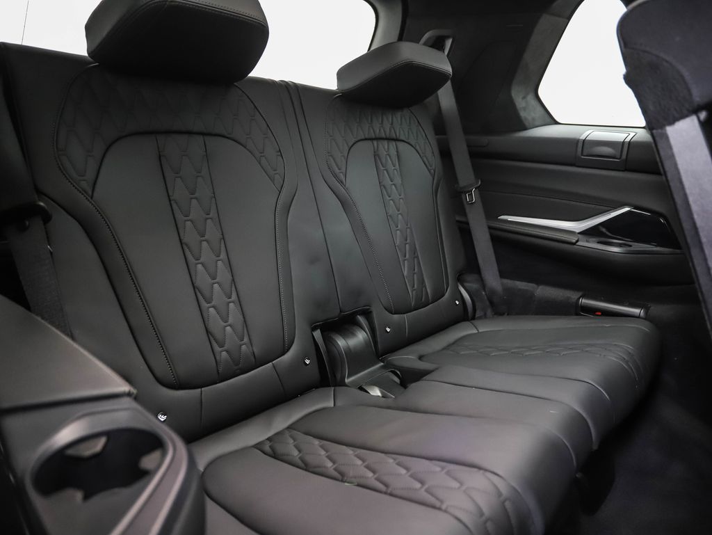 Thumbnail: 2025 BMW X7 - 31