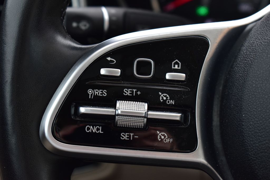 Thumbnail: 2019 Mercedes-Benz C-Class - 16