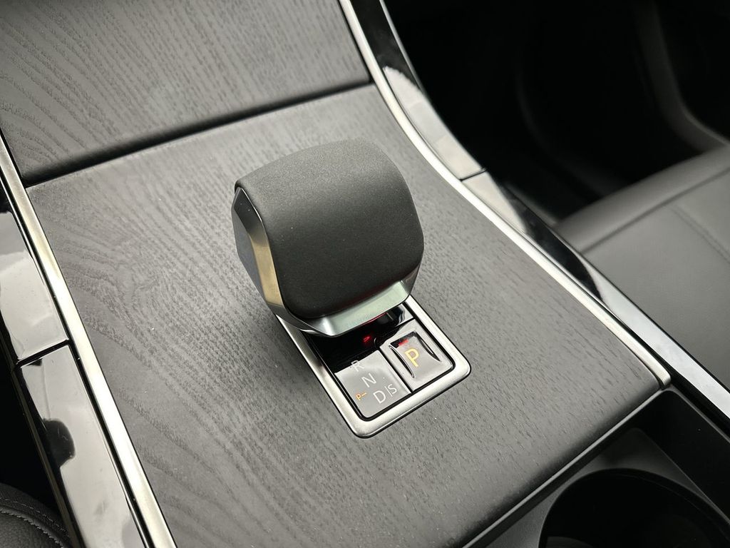 Thumbnail: 2024 Land Rover Range Rover Velar - 17
