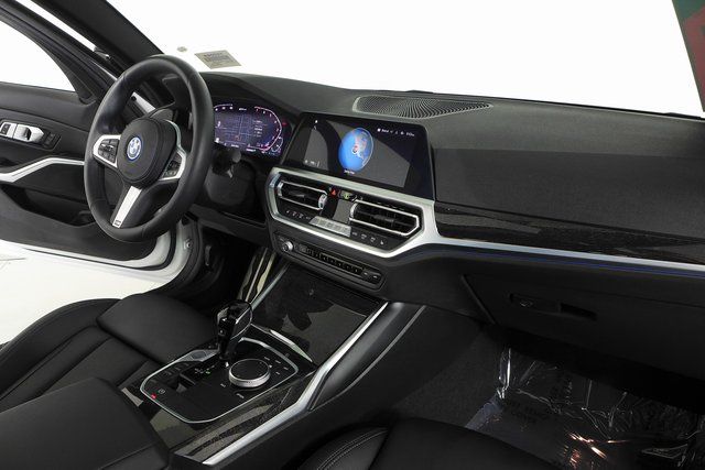 2022 BMW 3 Series 330e iPerformance 13