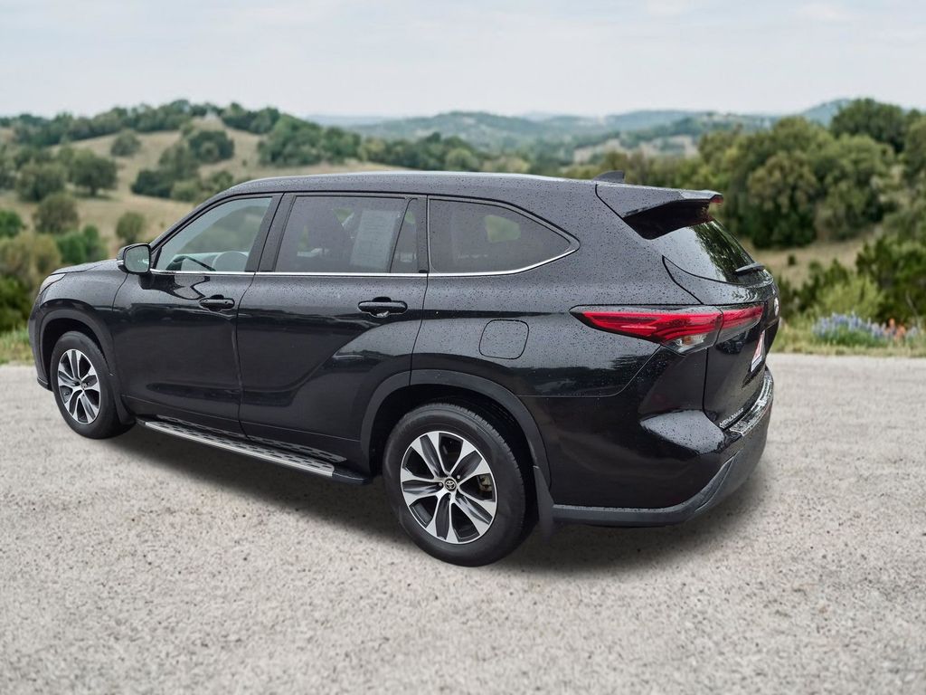 Used Car 2022 Toyota Highlander  Xle For Sale Under $30,000 In Austin, Texas