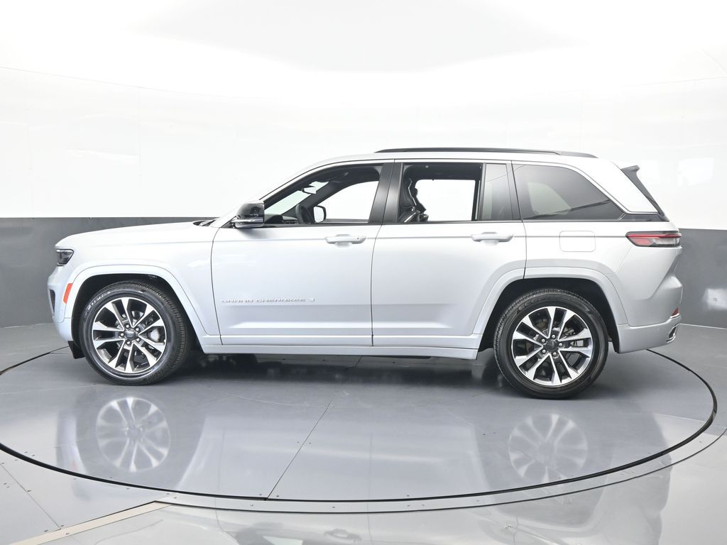 Used 2024 Silver Zynith Jeep Overland image 3