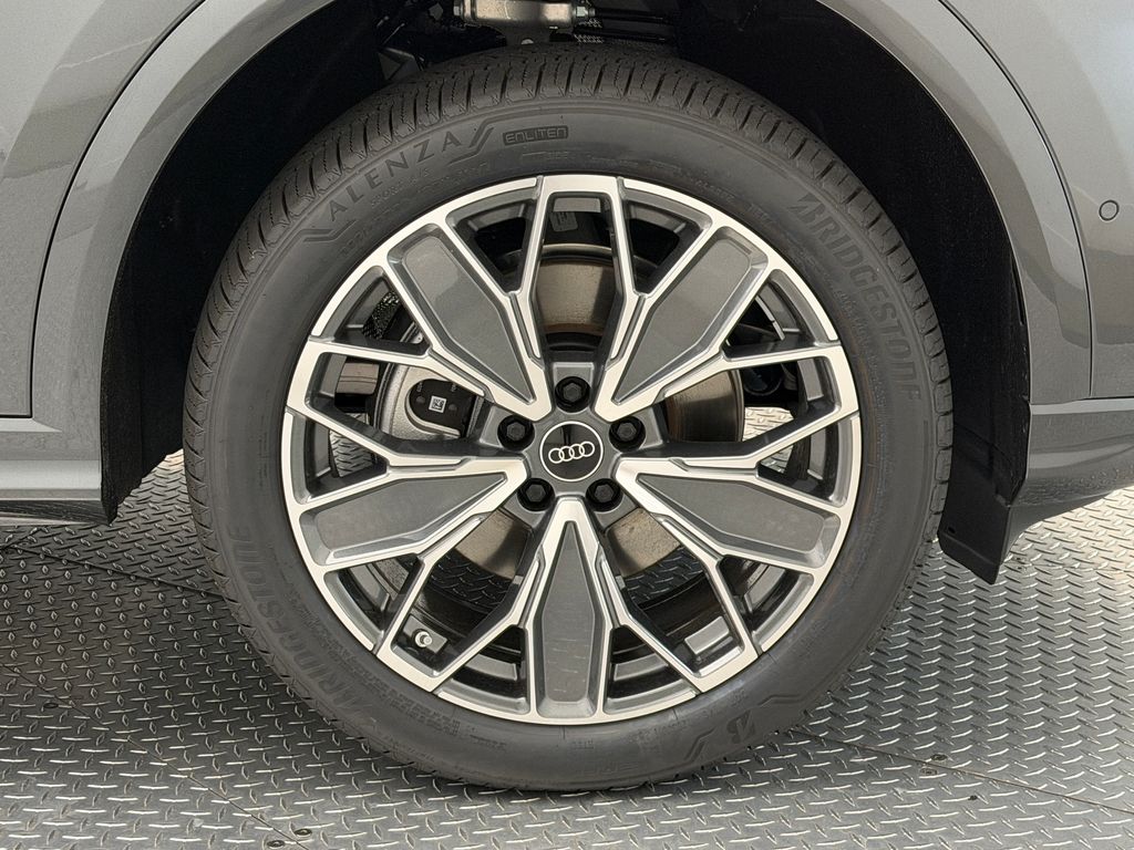 Thumbnail: 2026 Audi Q5 - 8