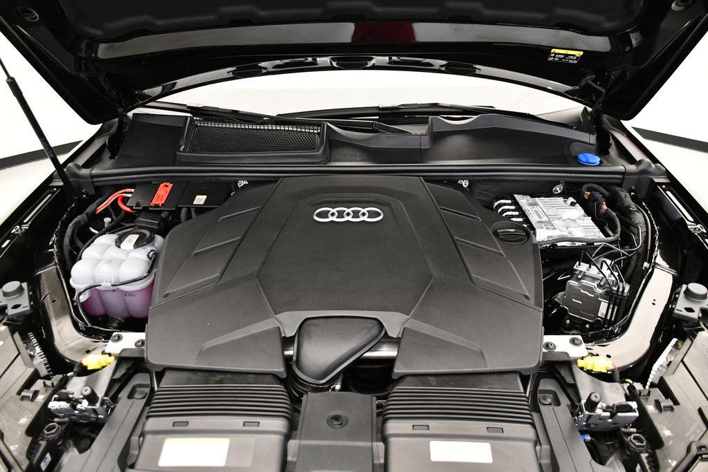 Thumbnail: 2025 Audi Q7 - 11