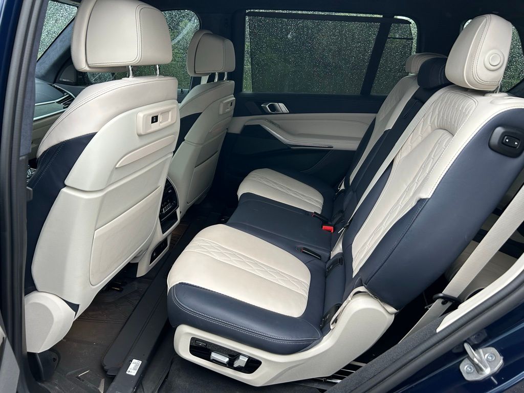 2022 BMW X7 M50i 14