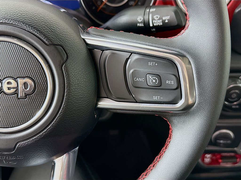 Thumbnail: 2023 Jeep Gladiator - 12