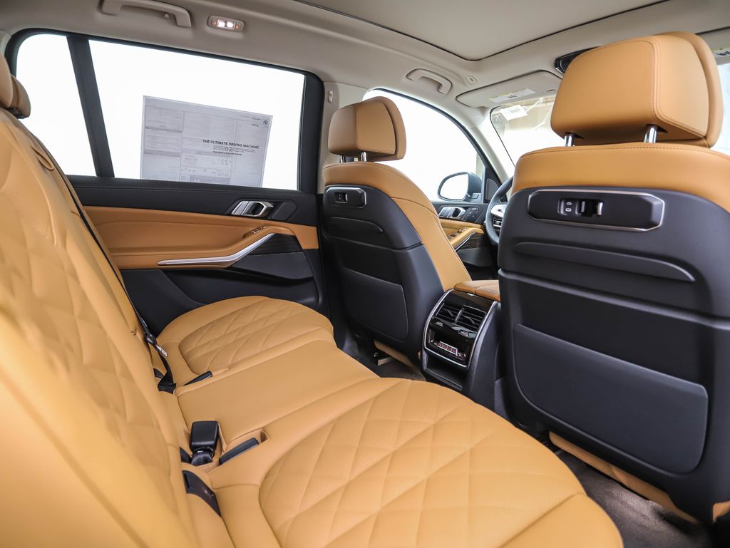 Thumbnail: 2026 BMW X7 - 27
