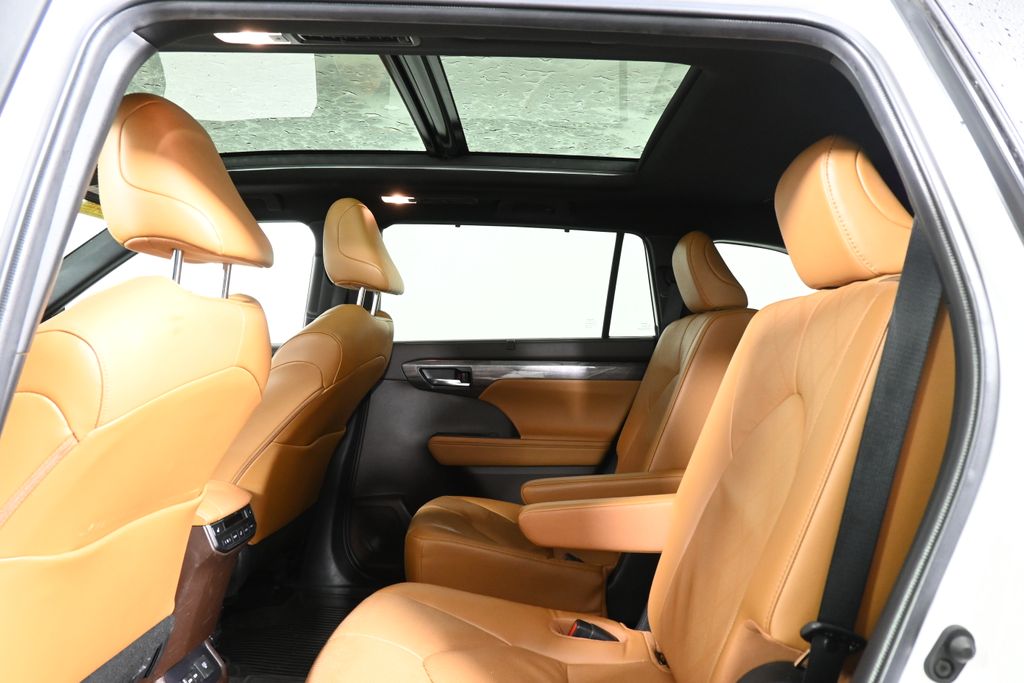 2022 Toyota Highlander Platinum 7