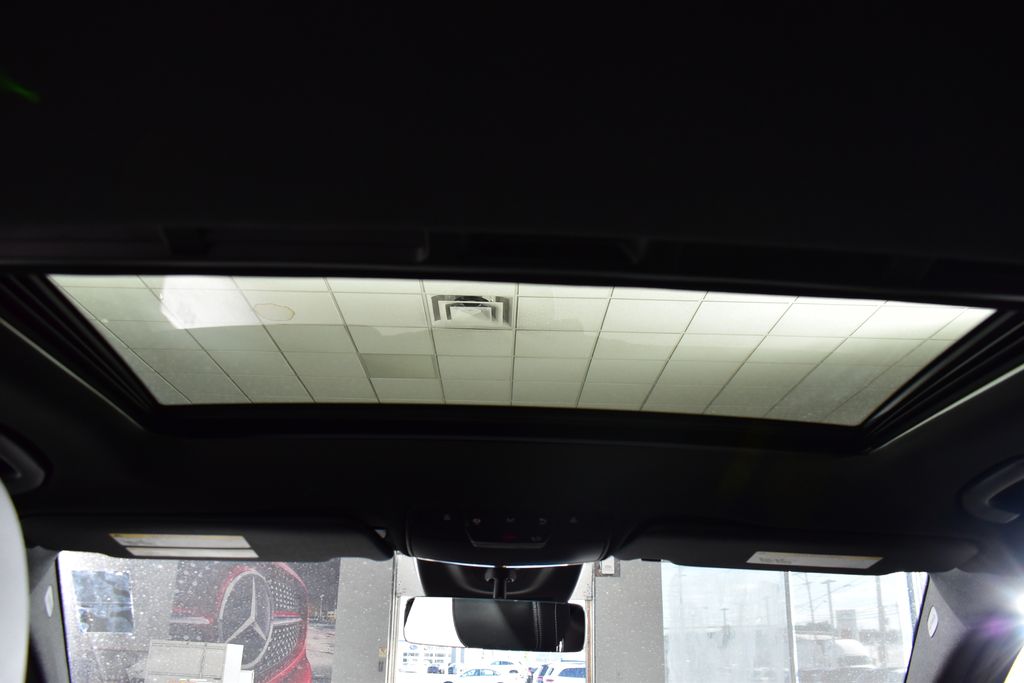 Thumbnail: 2023 Mercedes-Benz GLC - 28