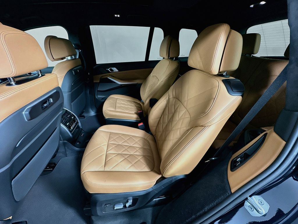 Thumbnail: 2027 BMW X7 - 17